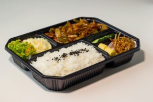 使い捨て容器を使ったお弁当